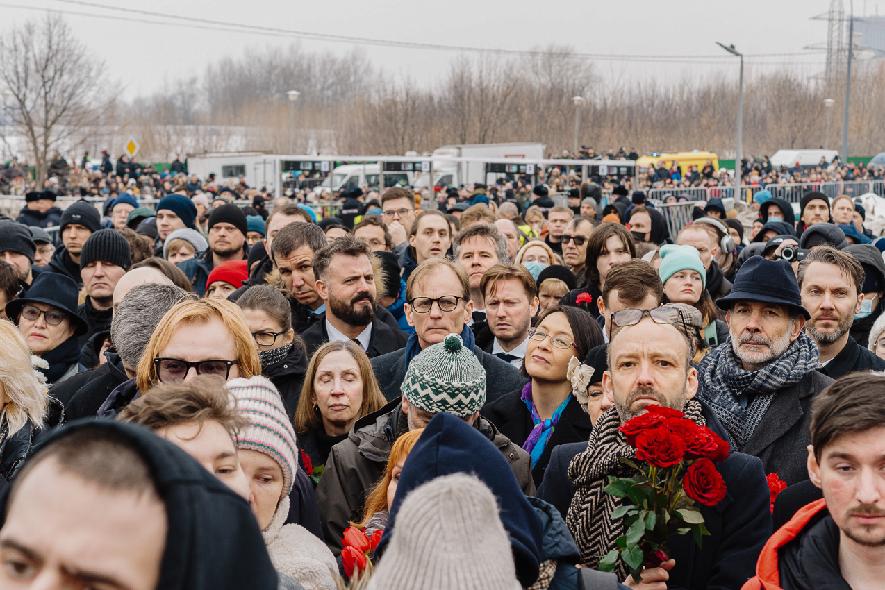 Собравшиеся у Борисовского кладбища во время похорон Алексея Навального / Фото: Медуза