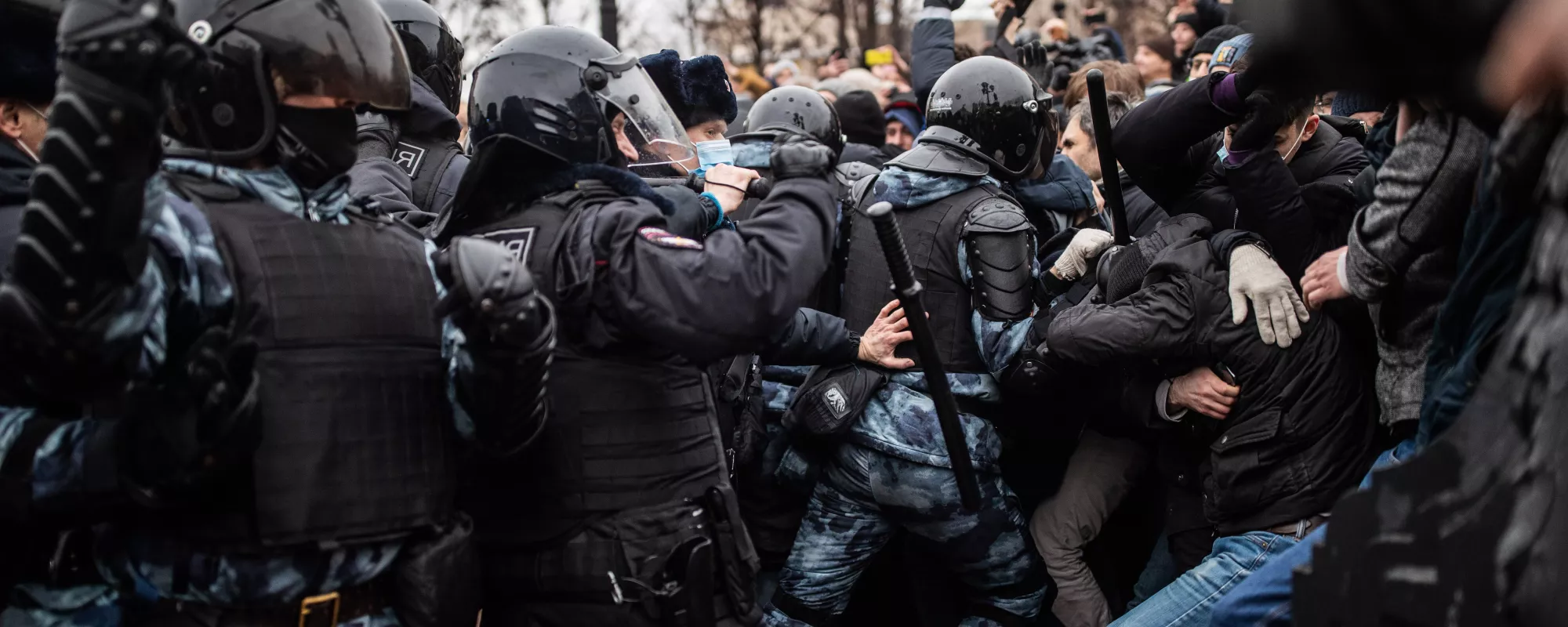 Обвинения участников акций в насилии в отношении представителей власти | ОВД-Инфо