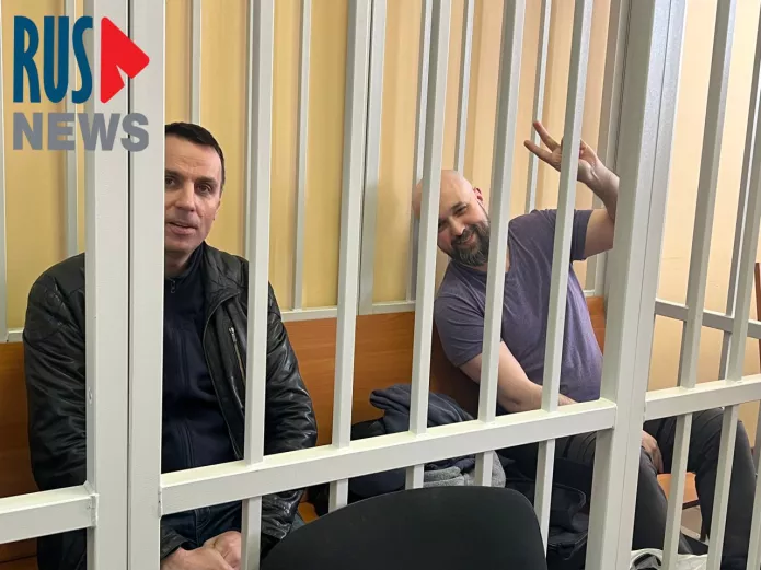 Журналисты издания «Росдержава» Александр Дорогов и Ян Кателевский в Люберецком городском суде / Фото: RusNews